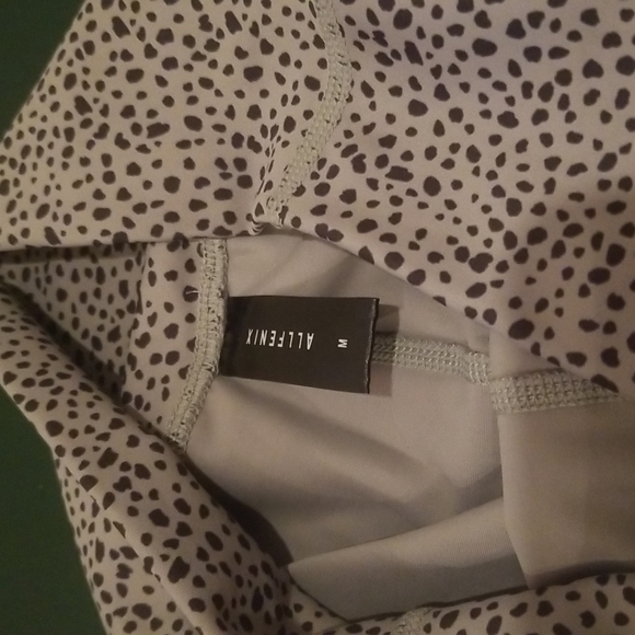 Running/biking shorts - Picture 2 of 2